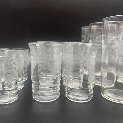 Vintage Etched Grape Clusters Glass Set (28)