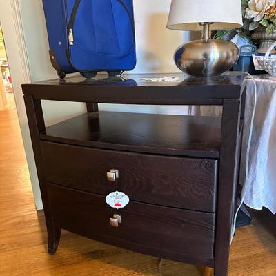 Lot 20: Linens & More