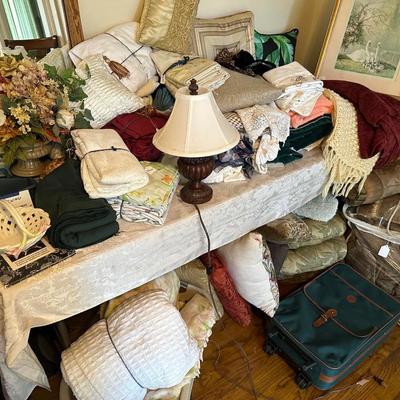 Lot 20: Linens & More