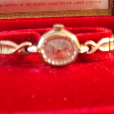 Vintage Women’s Wittnauer 10 KT RPG Bezel Watch