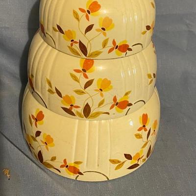 Hall’s Superior Kitchenware Nesting Bowls