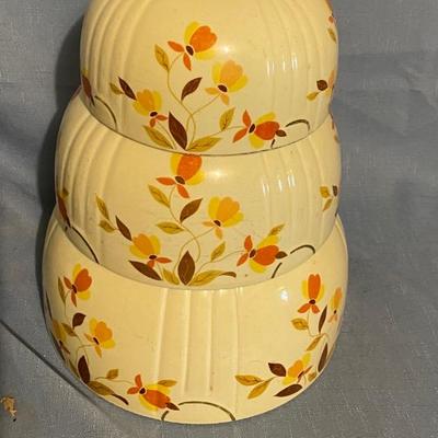 Hall’s Superior Kitchenware Nesting Bowls