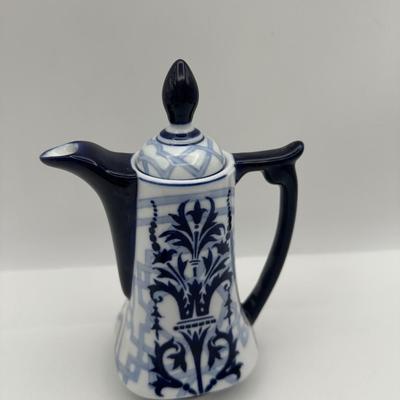 BOMBAY Chinoiserie Blue & White Teapot