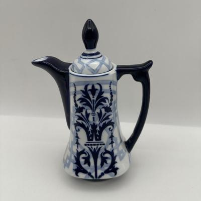 BOMBAY Chinoiserie Blue & White Teapot