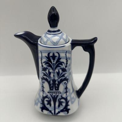 BOMBAY Chinoiserie Blue & White Teapot