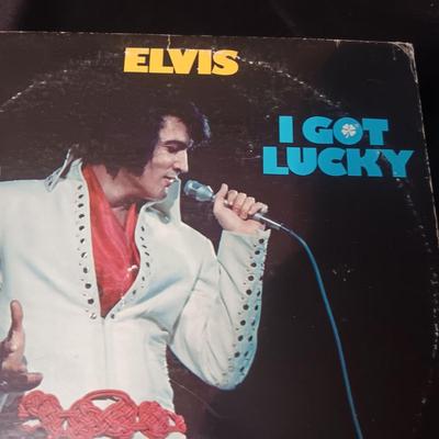 2 VINYL RECORDS "ELVIS SINGS COUNTRY" & "ELVIS I GOT LUCKY" BOTH FAIR