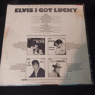 2 VINYL RECORDS "ELVIS SINGS COUNTRY" & "ELVIS I GOT LUCKY" BOTH FAIR