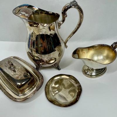 Silver plate lot - dessert plates and 1 small platter