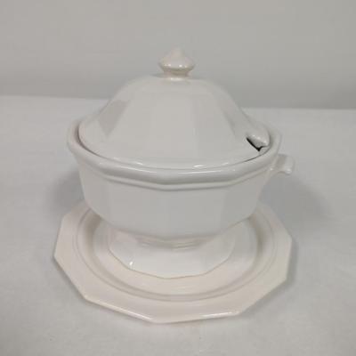 Pfaltzgraff Heritage White Soup Tureen No Ladle