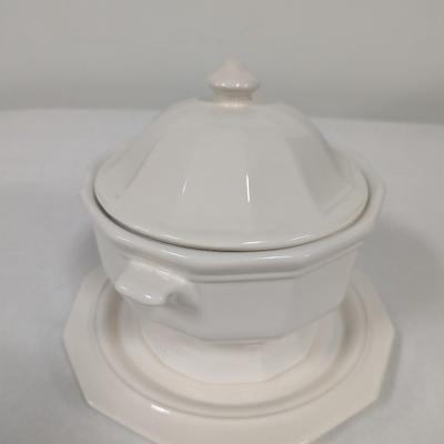 Pfaltzgraff Heritage White Soup Tureen No Ladle