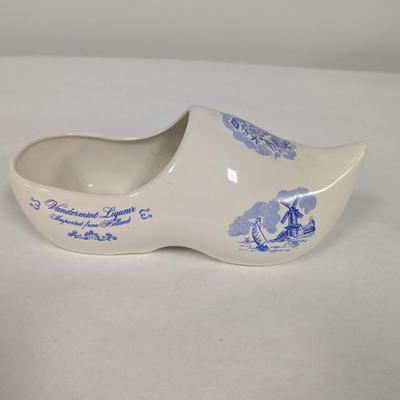 Vandermint Liqueur Flying Dutchman Ceramic Shoe Bar Display