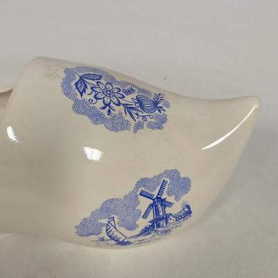 Vandermint Liqueur Flying Dutchman Ceramic Shoe Bar Display
