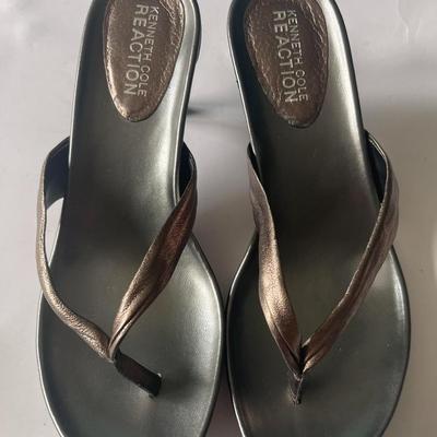 Brand New Kenneth Cole Reaction Bronze Strap Sandals (Size 6)