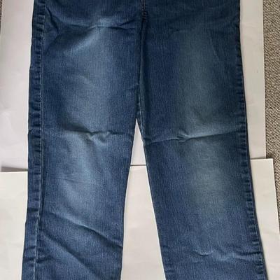 Brand New Gloria Vanderbilt Jeans (Size 8 Petite)