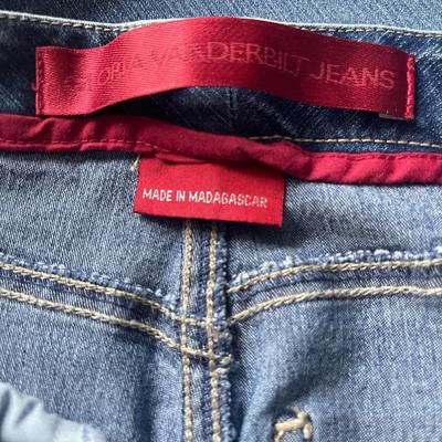 Brand New Gloria Vanderbilt Jeans (Size 8 Petite)