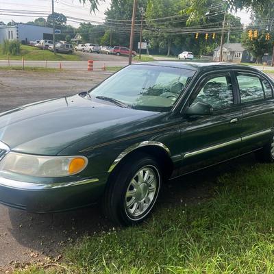 Low Miles 2001 Lincoln Continental