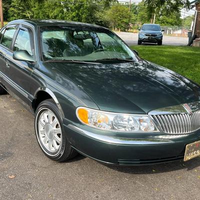 Low Miles 2001 Lincoln Continental