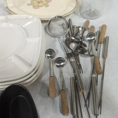 Assortment Of Kitchen/Cooking Accessories Cuisinart Knives