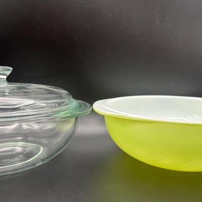 Vintage Pyrex Dishes (2)