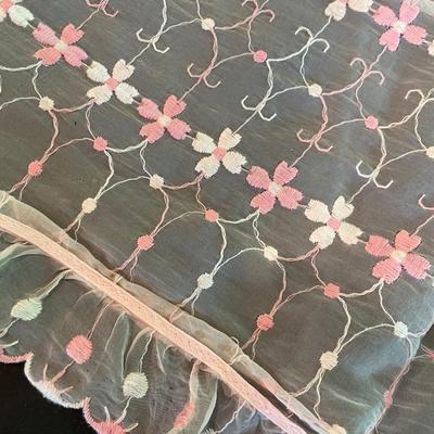 Dresser scarf