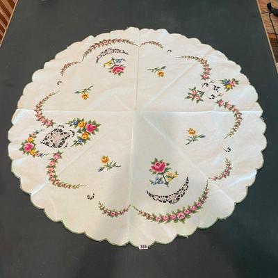 Beautiful round table covering