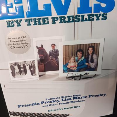 BOOK "ELVIS BY THE PRESLEY'S" INTIMATE STORIES