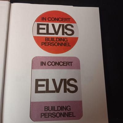 BOOK "ELVIS BY THE PRESLEY'S" INTIMATE STORIES