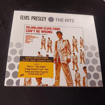 ELVIS PRESLEY SCRAPBOOK INCLUDES TRADING CARDS, CD AND PHOTO ON WOOD
