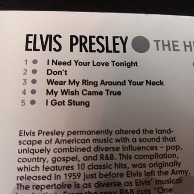 ELVIS PRESLEY SCRAPBOOK INCLUDES TRADING CARDS, CD AND PHOTO ON WOOD