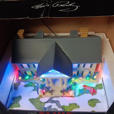 LIGHTED AND MUSICAL CHRISTMAS IN GRACELAND CERAMIC BUILDING