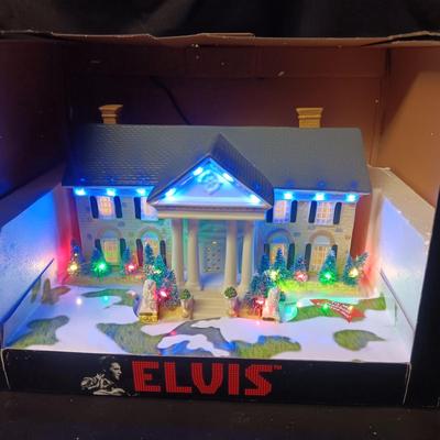 LIGHTED AND MUSICAL CHRISTMAS IN GRACELAND CERAMIC BUILDING