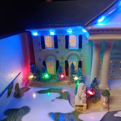 LIGHTED AND MUSICAL CHRISTMAS IN GRACELAND CERAMIC BUILDING