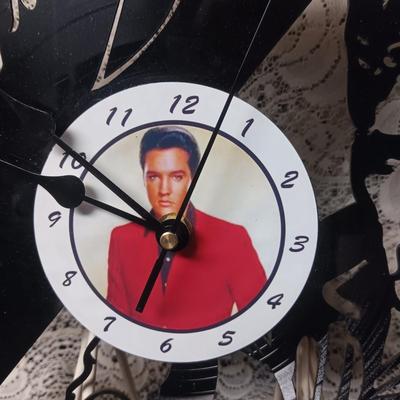 ELVIS PRESLEY WALL CLOCK MADE FROM AN ALBUM
