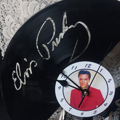 ELVIS PRESLEY WALL CLOCK MADE FROM AN ALBUM