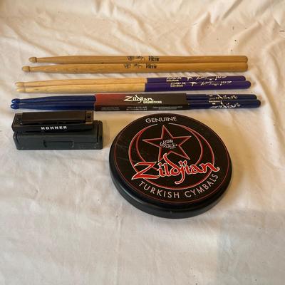 Zildjian Practice Pad, Drumsticks & Hohner Pro Harp Harmonica (GB-MG)
