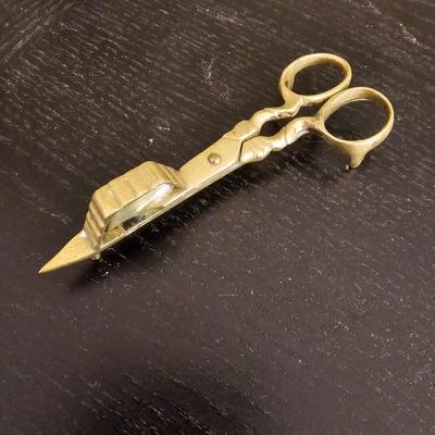 Assorted Brass/Bronze Items (LR-JS)