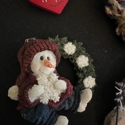 Vintage holiday brooches/pins