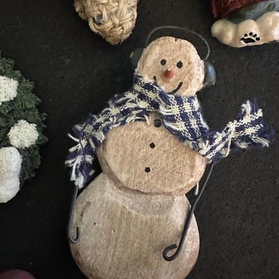 Vintage holiday brooches/pins