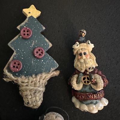 Vintage holiday brooches/pins