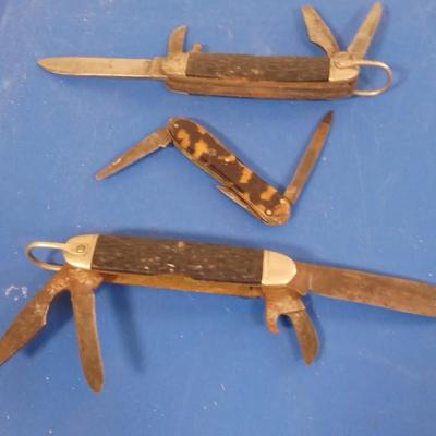 LOT 119 THREE OLD POCKET KNIVES