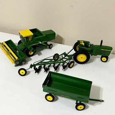 JOHN DEER ~ Vtg . Die Cast Metal Combine & Tractor With Two (2) Attachments