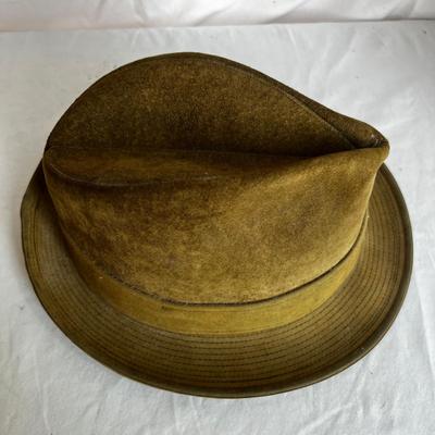 A Collection of Hats incl Dobbs, Borsalino, Panama Jack (GE-MK)