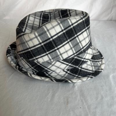 A Collection of Hats incl Dobbs, Borsalino, Panama Jack (GE-MK)