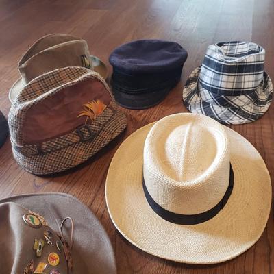A Collection of Hats incl Dobbs, Borsalino, Panama Jack (GE-MK)
