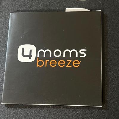 4 MOMS ~ Breeze Play Yard / Changing Table With Carrying Case ~ Like New