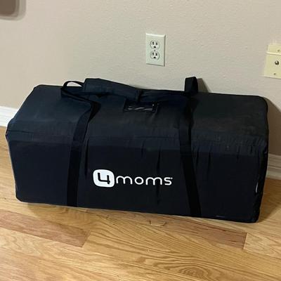 4 MOMS ~ Breeze Play Yard / Changing Table With Carrying Case ~ Like New