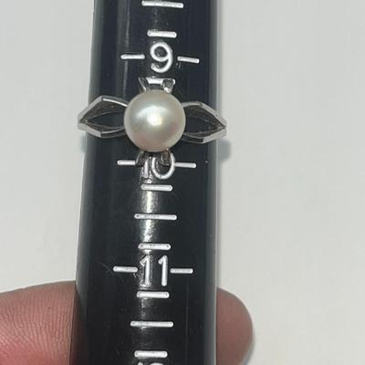 Antique Platinum Ladies Pearl Ring