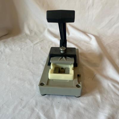 Rollei P 325 Slide Projector & Screens (O-MG)
