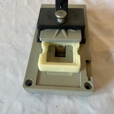 Rollei P 325 Slide Projector & Screens (O-MG)