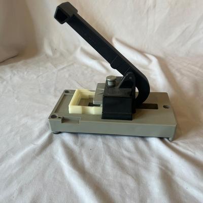 Rollei P 325 Slide Projector & Screens (O-MG)